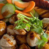 บัวลอยแจ่มใส ถนนคนเดินสถานีรถไฟ