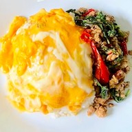 ข้าวไข่ข้น/กะเพรา & ผัดหมี่ซั่ว by Room C_19