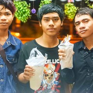 ชานมไข่มุก Tokuni Cha โทคุนิ ชา ตลาดดีดีแลนด์ ชานมไข่มุก Tokuni Cha โทคุนิ ชา ตลาดดีดีแลนด์
