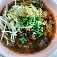 ข้าวซอย  น้ำเงี้ยว มาลำกั๋น