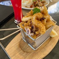 Barracuda Bar & Grill Twin Lotus Resort & Spa