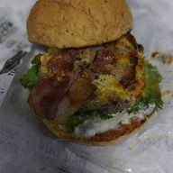 MadCow Burger by ToniSantos Asok สาขาอโศก