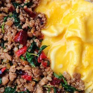 กะเพรา ไข่ข้น กะเพราหมูกรอบ ซ.บ่อดิน กระเพราเผ็ดร้อน ซอยบ่อดิน