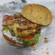 MadCow Burger by ToniSantos Asok สาขาอโศก