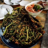 เฮือนนพเก้ารีสอร์ท