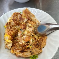 เมนูของร้าน ก๋วยเตี๋ยวคั่วเป็ดอร่อยริมทาง คลองถม