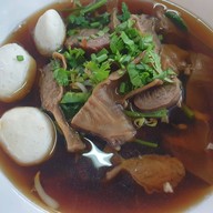 "ฉั่ว" ก๋วยเตี๋ยวเนื้อ-หมูตุ๋น (ราชวัตร)