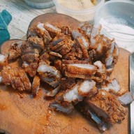 ข้าวหมูทอดปลาร้าวะวะว้าววววว ตลาดโรงสี