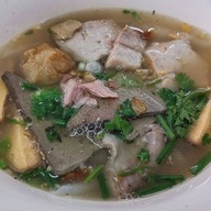 ก๋วยจั๊บน้ำข้นเจ้าเก่าโคลิเซียม -