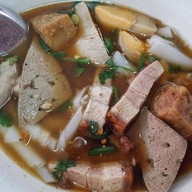 ก๋วยจั๊บน้ำข้นเจ้าเก่าโคลิเซียม -