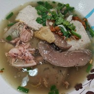 ก๋วยจั๊บน้ำข้นเจ้าเก่าโคลิเซียม -