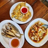 Food or drink of Krua Pla Too Bang Saen