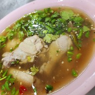 ร้านข้าวต้มฟ้ามุ่ย ณ ผ่านฟ้า