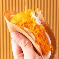 วน วน ขนมเบื้อง สาขาบางพลี ย้ายมาอยู่เชิงสะพานลอย ตรงข้ามตลาดนัดเรือบิน