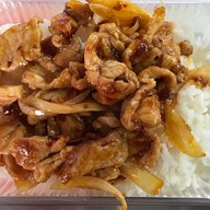 กะเพราสุริยา ตลาดท่าพระรุ่งเรือง