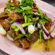 ร้านข้าวต้มฟ้ามุ่ย ณ ผ่านฟ้า