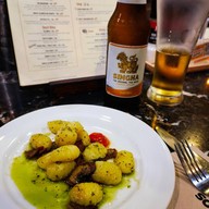 Deli Bar Rotisserie Central Floresta Phuket