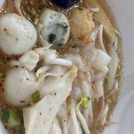 ร้านหอเจี๊ยะ ลูกชิ้นปลาซัวเถา