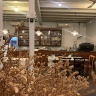 Ban Ya Kaad บัน ยา กาด ซอย ประดิพัทธ์ 10