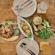 Ban Ya Kaad บัน ยา กาด ซอย ประดิพัทธ์ 10