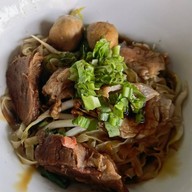 ก๋วยเตี๋ยวเรือนายใช้บ้านแพน คลองทวีวัฒนา