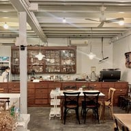 Ban Ya Kaad บัน ยา กาด ซอย ประดิพัทธ์ 10