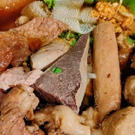 ลองไหมส้มตำ ผัดหมี่โคราช ตลาดพลู