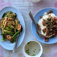 ร้านสุรีรัตน์ (ซาวกั๊ด)