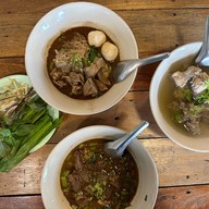 ก๋วยเตี๋ยวเรือโอฬาร ณ สันป่าข่อย