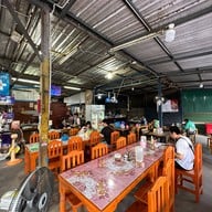 ร้านสุรีรัตน์ (ซาวกั๊ด)