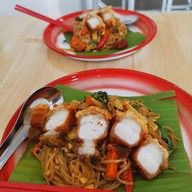 อาซ้อ ผัดไทยเส้นจันท์ ตลาดพุงกาง ประชาอุทิศ