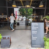 หน้าร้าน ไล-บรา-รี่ : a COFFEE ROASTER by li-bra-ry warehouse 30 , เจริญกรุง 30