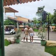 บรรยากาศ Oliva View De Cafe อยู่ ด้านใน Swiss Valley Hip Resort