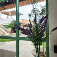 บรรยากาศ Oliva View De Cafe อยู่ ด้านใน Swiss Valley Hip Resort