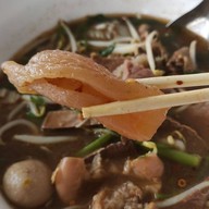 เมนูของร้าน ⭐ก๋วยเตี๋ยวเนื้อนายหมี รัชดา เนื้อตุ๋น ข้าวไข่ข้น หมี่คลุกไก่ฉีก  กะเพรา คั่วพริกเกลือ👍 ⭐ดินแดง รัชดา