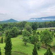 บรรยากาศ Oliva View De Cafe อยู่ ด้านใน Swiss Valley Hip Resort