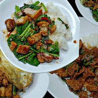 ครัว กระเพรา นิ ตามสั่งราดข้าว บงกช5