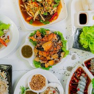 ลานเลทะเลย่างยำ -