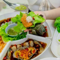 ลานเลทะเลย่างยำ -