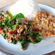 เหลาเนื้อน่องลาย กะเพราเนื้อเผ็ด ลาดปลาดุก