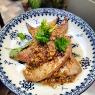 เมนูของร้าน ข้าวมันไก่ไหหน่ำหนั่ง สูตรไหหลำแท้ดั้งเดิม สาทร