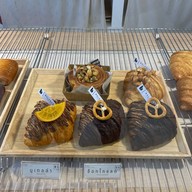 Balance croissant & coffee