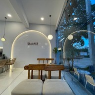 Balance croissant & coffee