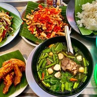 ออกัสกาแฟสด & ชงนม ข้าวโพดคลุกเนย ลูกชิ้นปิ้ง