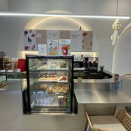 Balance croissant & coffee