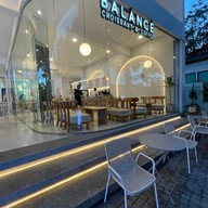 Balance croissant & coffee