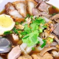 เตี๋ยวไก่ตุ๋นหมูตุ๋นตามสั่งแม่ใจ สาขาวงเวียน