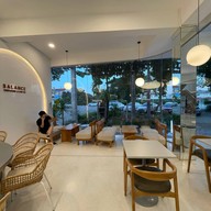 Balance croissant & coffee