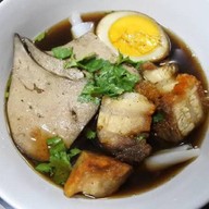 เตี๋ยวไก่ตุ๋นหมูตุ๋นตามสั่งแม่ใจ สาขาวงเวียน