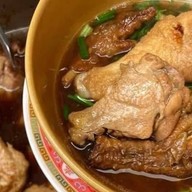 เตี๋ยวไก่ตุ๋นหมูตุ๋นตามสั่งแม่ใจ สาขาวงเวียน